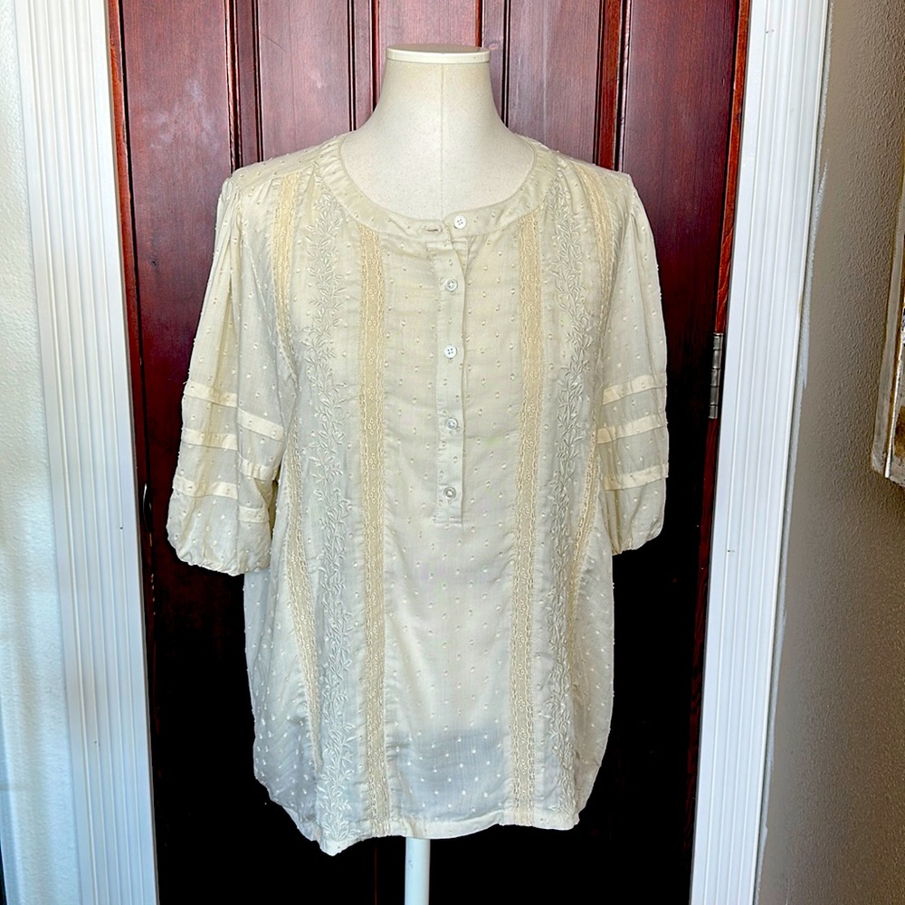 LOFT beautifully embroidered and lace ribbon peasant blouse